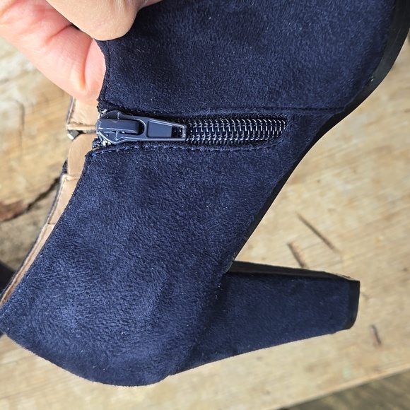 JOURNEE COLLECTION Navy Blue Faux Suede Booties. Size 6.  Like New! - Picture 5 of 11